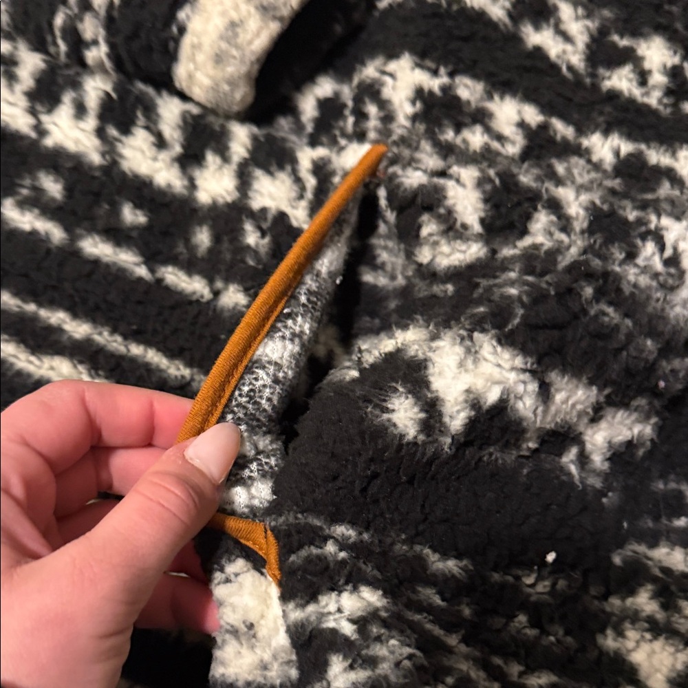 Cozy Black and orange womens Pullover sherpa - Picture 4 of 8